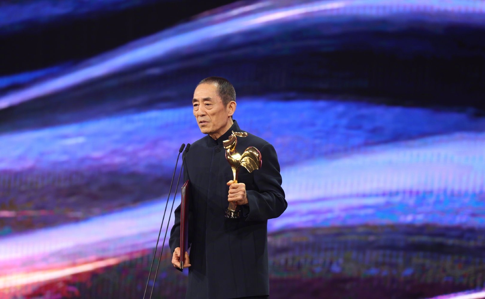 恭喜张艺谋导演获得金鸡奖最佳导演……__财经头条