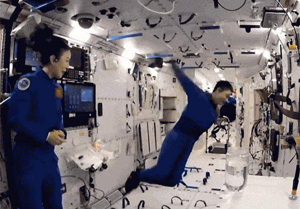 人类太空授课珍贵画面上新!|王亚平|叶光富|航天员_新浪新闻