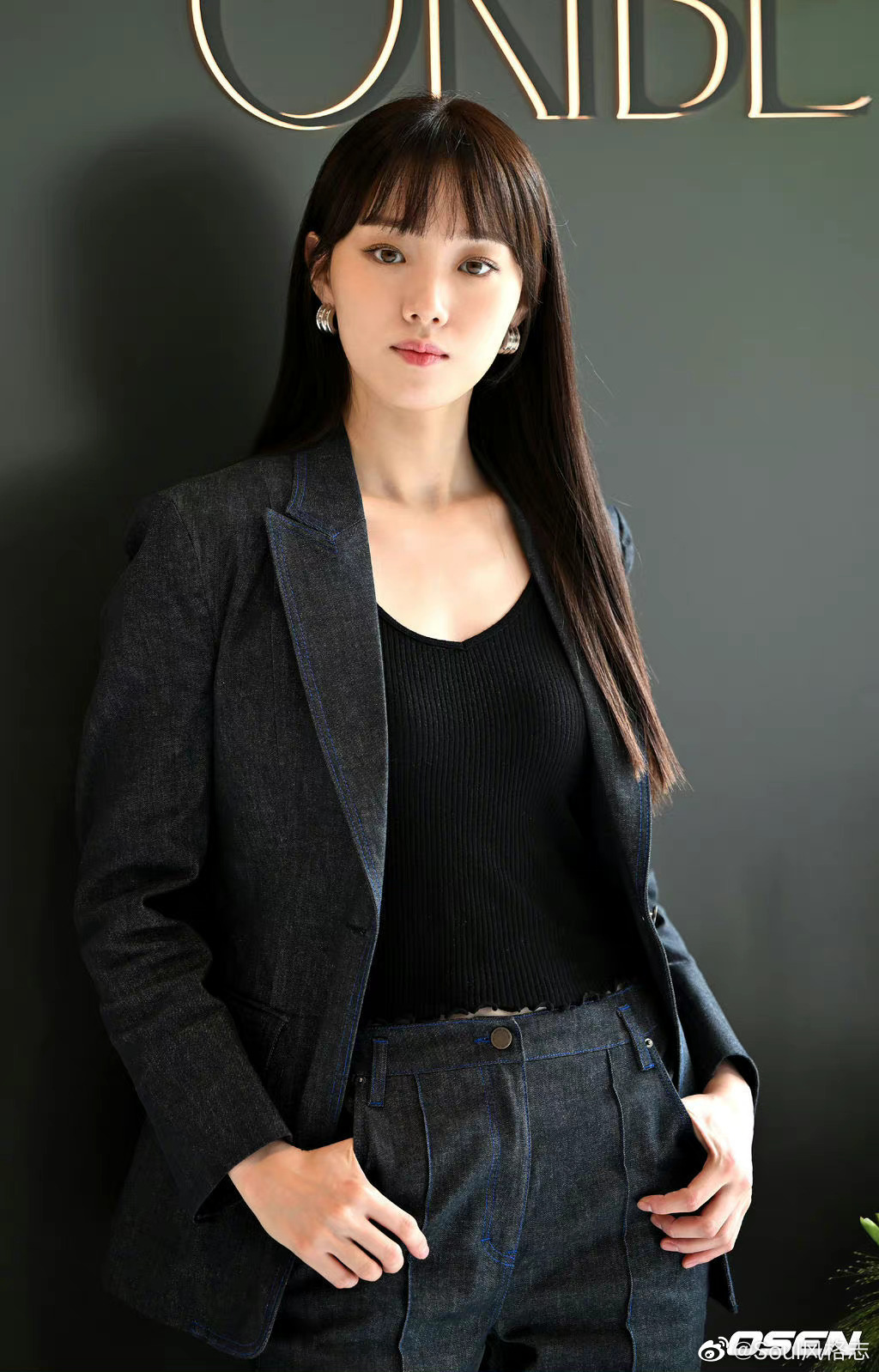 今日参加Oribe活动的圣经欧尼 一身通勤西装尽显利落干练……__财经头条