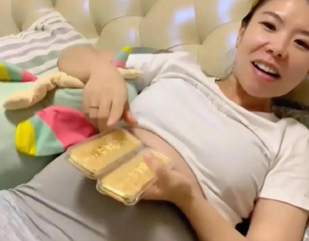 婆婆没空伺候月子,送儿媳4斤金条,物质上的条件比感情靠谱?休闲区蓝鸢梦想 - Www.slyday.coM 婆婆没空伺候月子,送儿媳4斤金条,物质上的条件比感情靠谱?休闲区蓝鸢梦想 - Www.slyday.coM