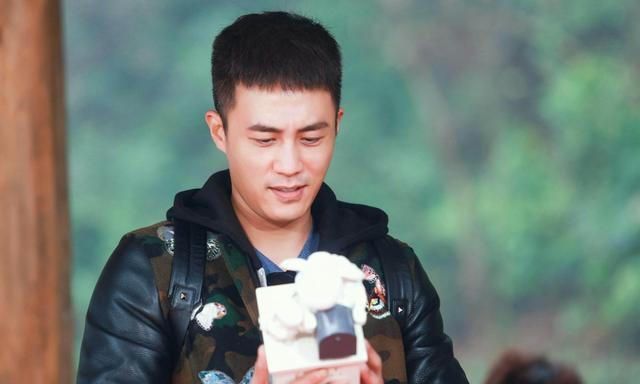 王晓晨晒张翰、杜淳聚会照,被四位男星环绕中间,配文又见先生们休闲区蓝鸢梦想 - Www.slyday.coM 王晓晨晒张翰、杜淳聚会照,被四位男星环绕中间,配文又见先生们休闲区蓝鸢梦想 - Www.slyday.coM