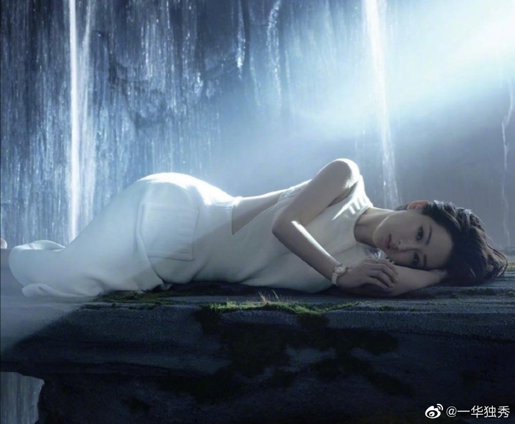 90后小花杨紫首拍大尺度写真这是她的而立之礼