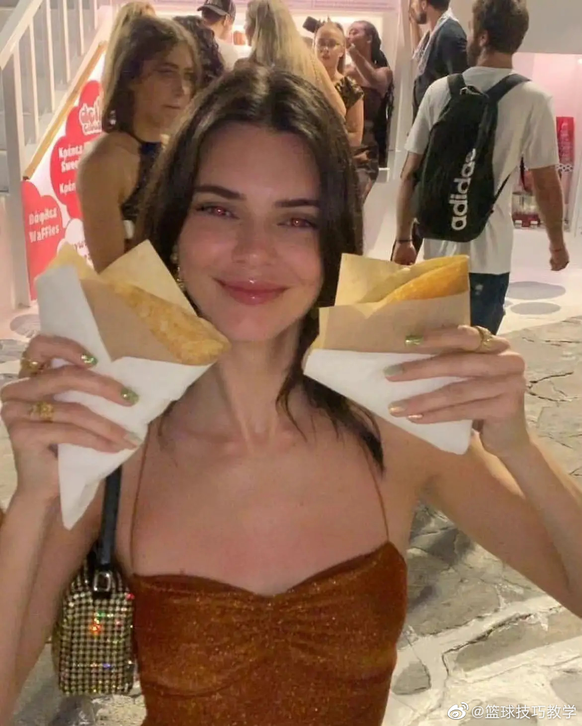 布克约会时拍下的肯豆詹娜 男友视角下的kendall jenner__财经头条