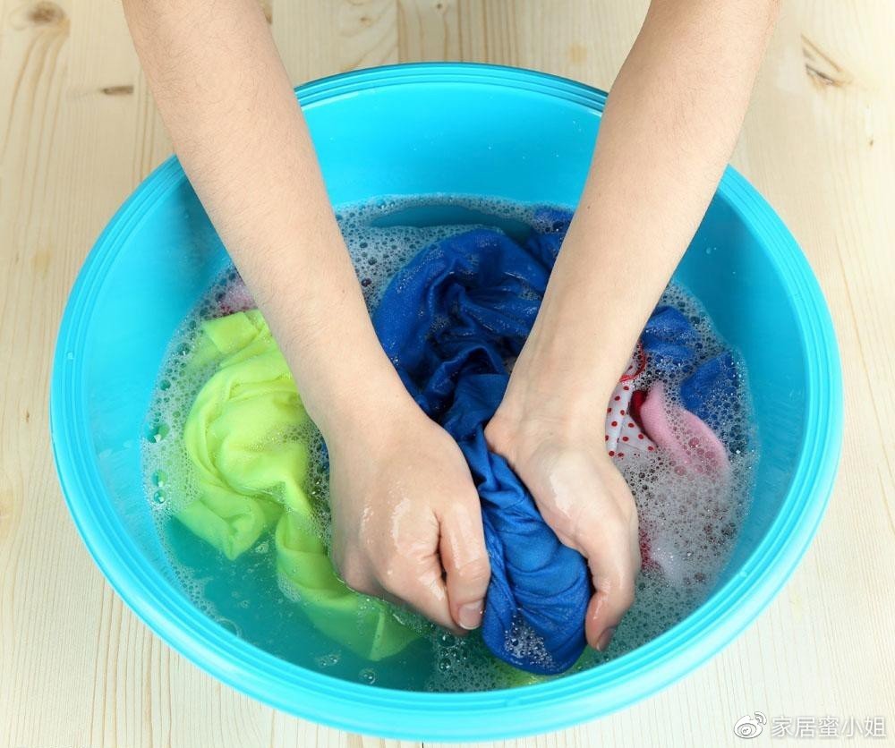 不同衣服多久洗一次合适呢?洗的勤对衣服有损害吗