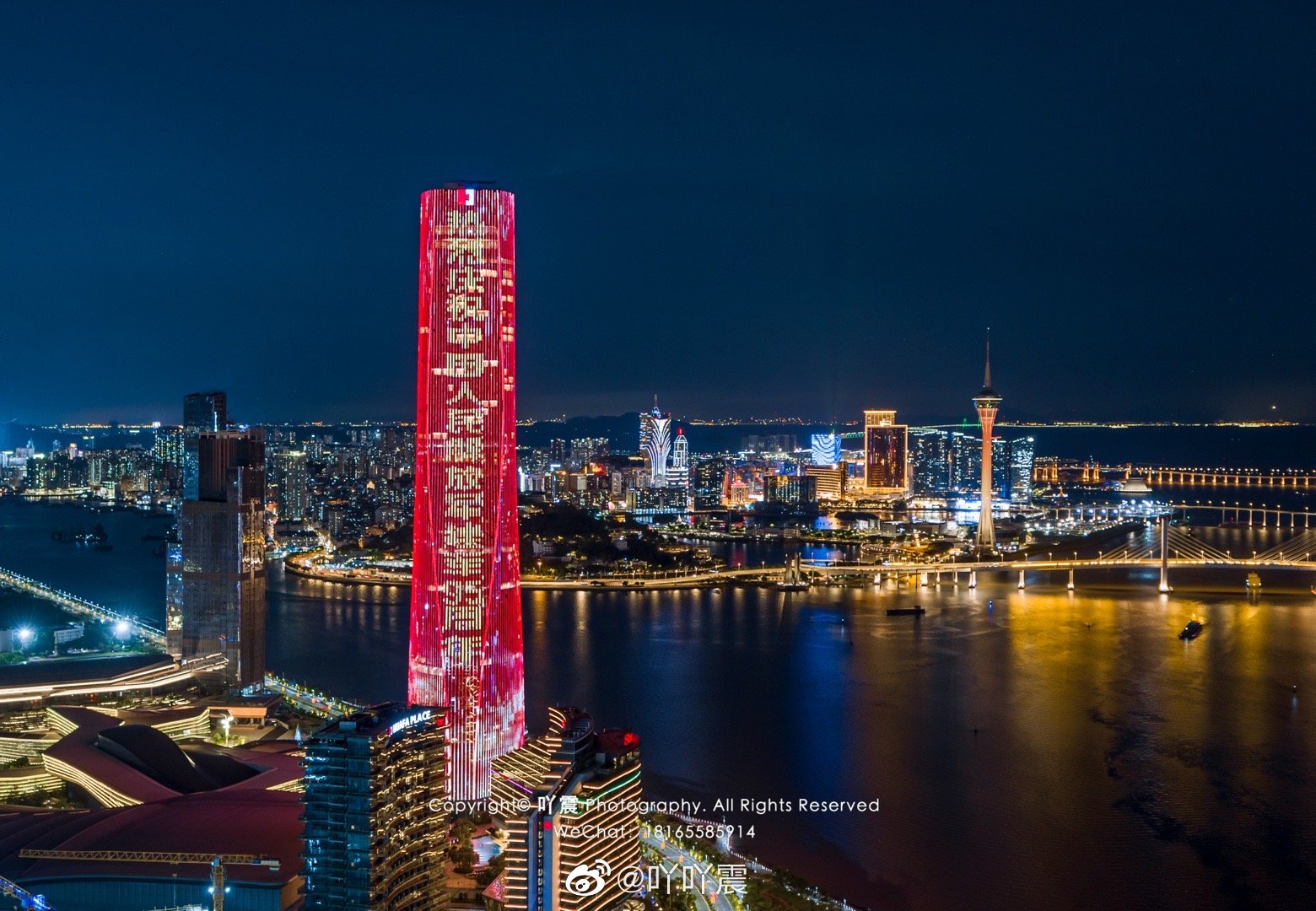 珠海中心灯光秀庆祝中国人民解放军建军95周年