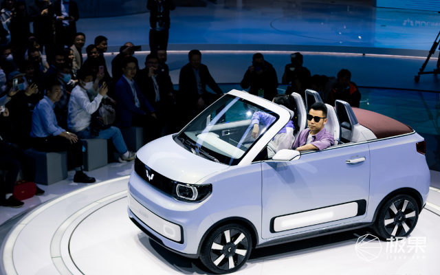 五菱首款新能源敞篷车