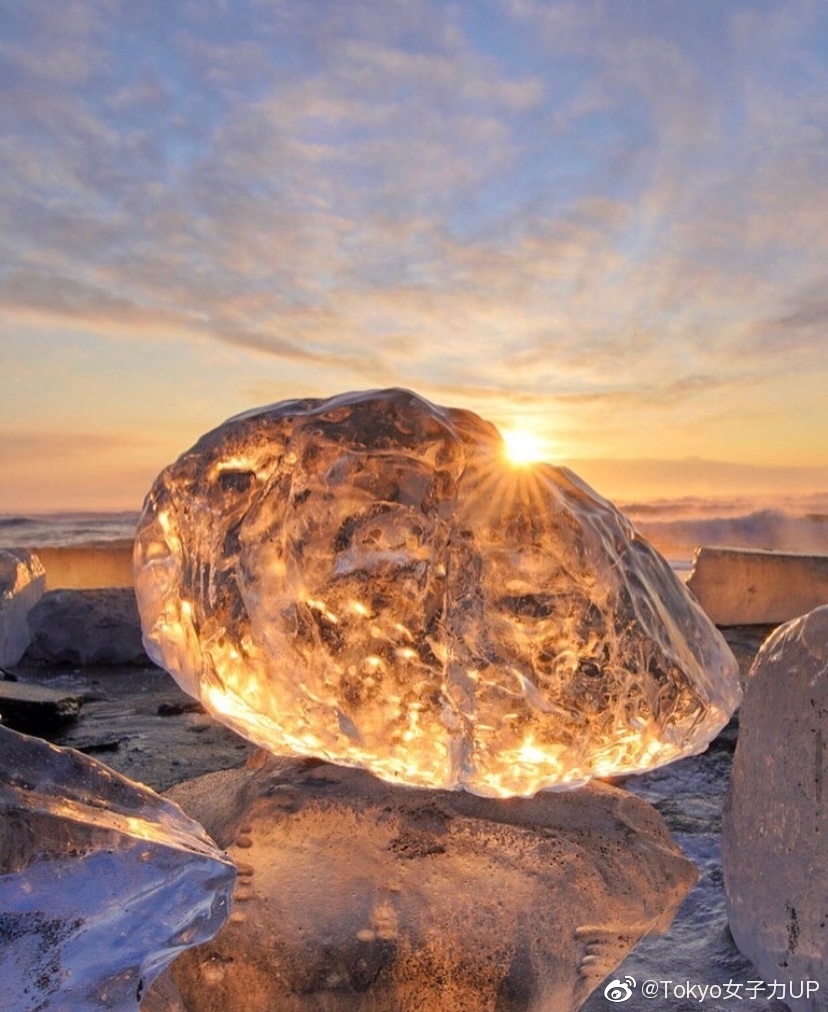 想去看像水晶一样的 不同颜色的 超级梦幻的冰块么