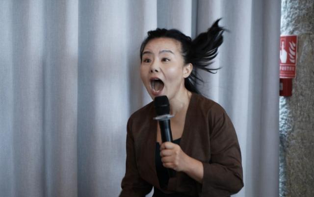 记得神曲忐忑吗龚琳娜为音乐仍四处采风45岁依然很魔性