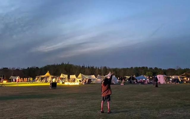 毕业季来了，一起来海湾拍出超好看的毕业照吧休闲区蓝鸢梦想 - Www.slyday.coM