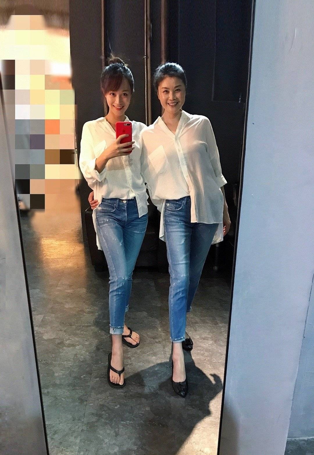 蓝盈莹妈妈身材绝了,30年来丝毫未变,女儿长大还能和妈妈做姐妹