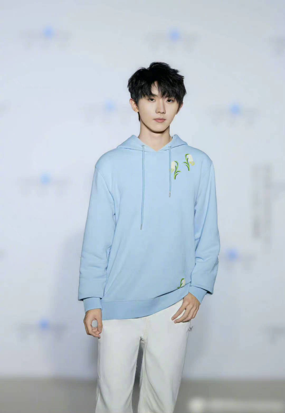 时代少年团今日合体直播 蓝白造型真的很有校园感,少年感!