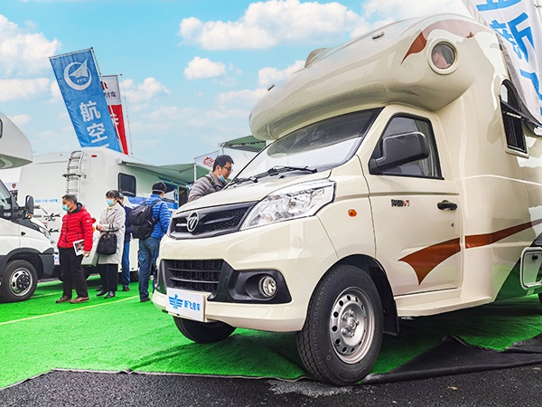 14.38万起 实拍新飞祥菱c型经典六座版房车 | 卡车之友网