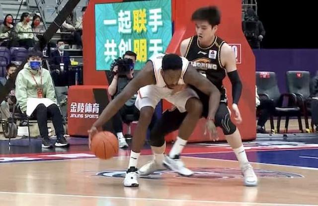 上海男篮不敌辽宁，常规赛冠军希望渺茫，但三个收获有助于打好季后赛休闲区蓝鸢梦想 - Www.slyday.coM