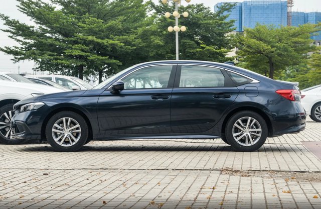 年轻人首选本田思域?溜背车顶设计,1.5t cvt,百公里油耗5.8l