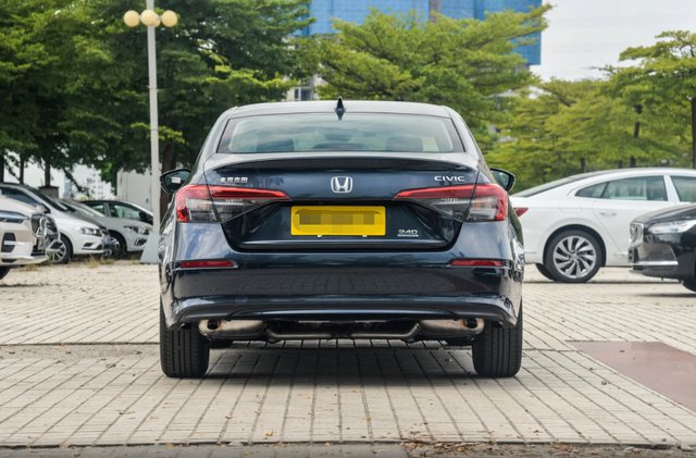 年轻人首选本田思域?溜背车顶设计,1.5t cvt,百公里油耗5.8l