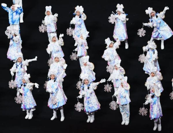 一起“高”举中国“梦”！这一幕燃爆了！开闭幕式原来是连续剧，这就是中国的浪漫！休闲区蓝鸢梦想 - Www.slyday.coM