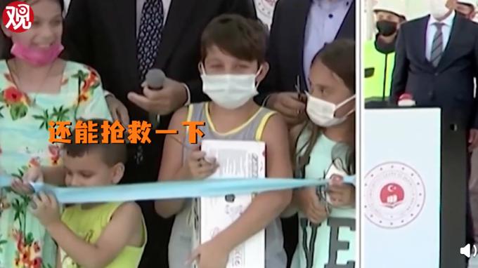 提前剪断仪式彩条，土耳其小男孩被总统多次敲头！休闲区蓝鸢梦想 - Www.slyday.coM