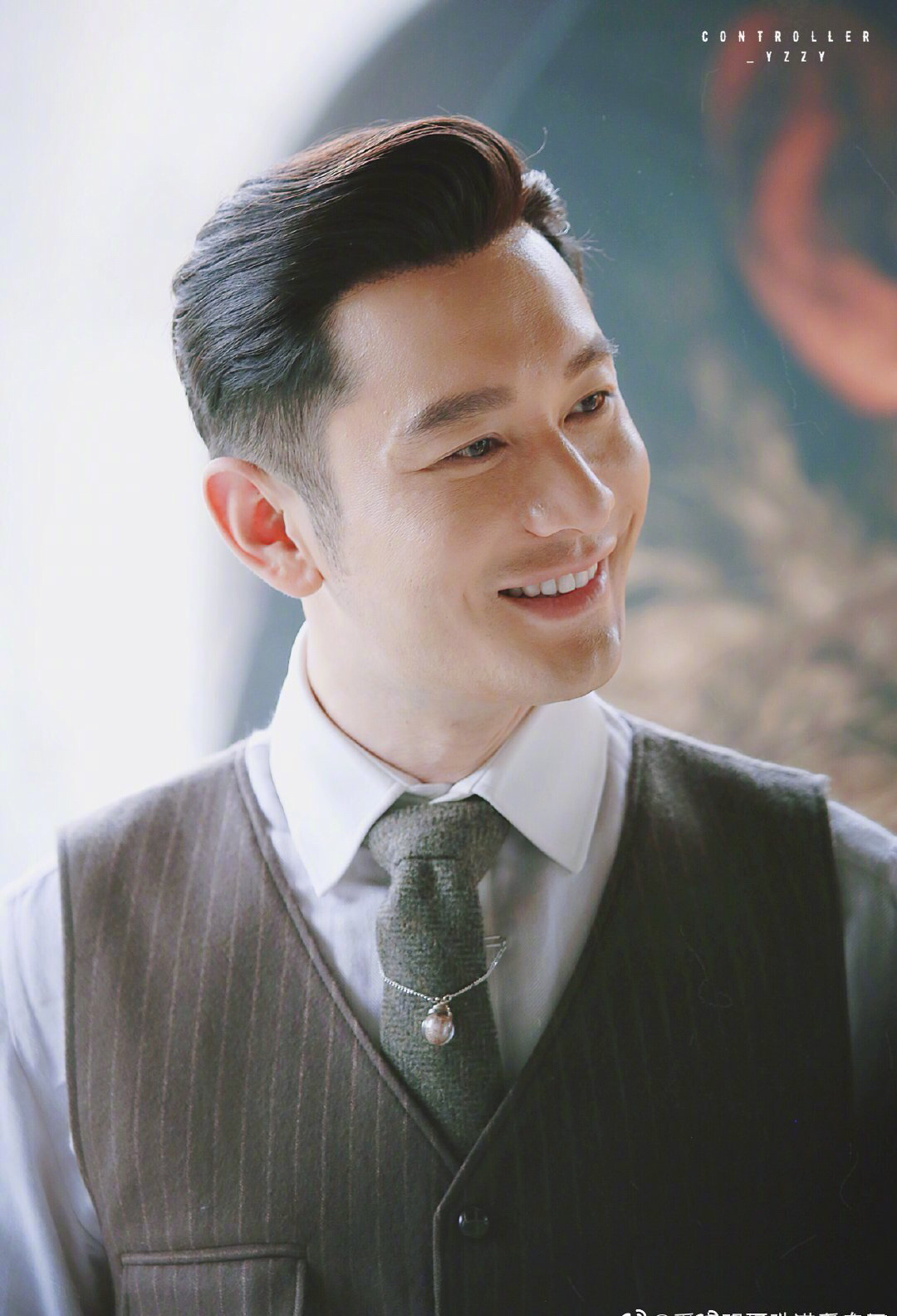 很多观众说黄晓明去油成功程凤台看起来有种上海滩许文强的感觉