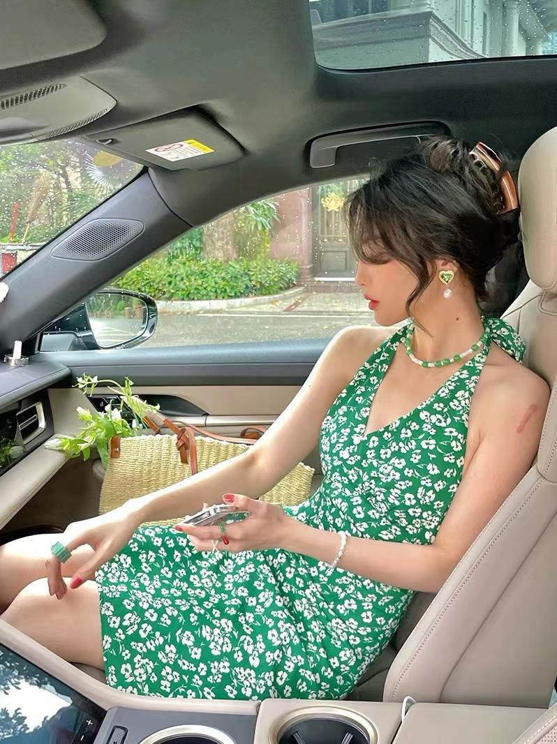 碎花裙穿搭法则,诸多明星爱豆,教你拿捏春日氛围感休闲区蓝鸢梦想 - Www.slyday.coM 碎花裙穿搭法则,诸多明星爱豆,教你拿捏春日氛围感休闲区蓝鸢梦想 - Www.slyday.coM