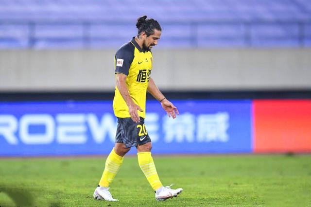 恒大刘殿座失误后一夜未睡，洛国富红牌后发道歉信，鲁能戴琳呢？休闲区蓝鸢梦想 - Www.slyday.coM