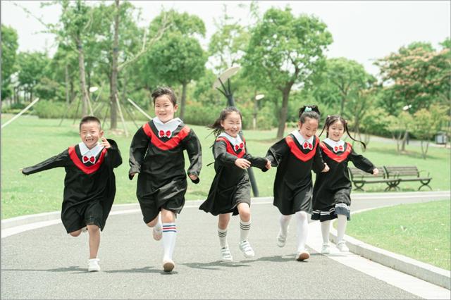 毕业季来了，一起来海湾拍出超好看的毕业照吧休闲区蓝鸢梦想 - Www.slyday.coM