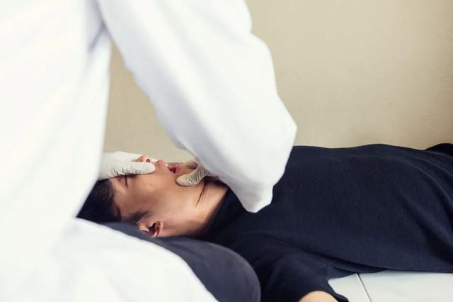 痛心！22岁女孩连续熬夜加班猝死，有这些征兆要当心→休闲区蓝鸢梦想 - Www.slyday.coM