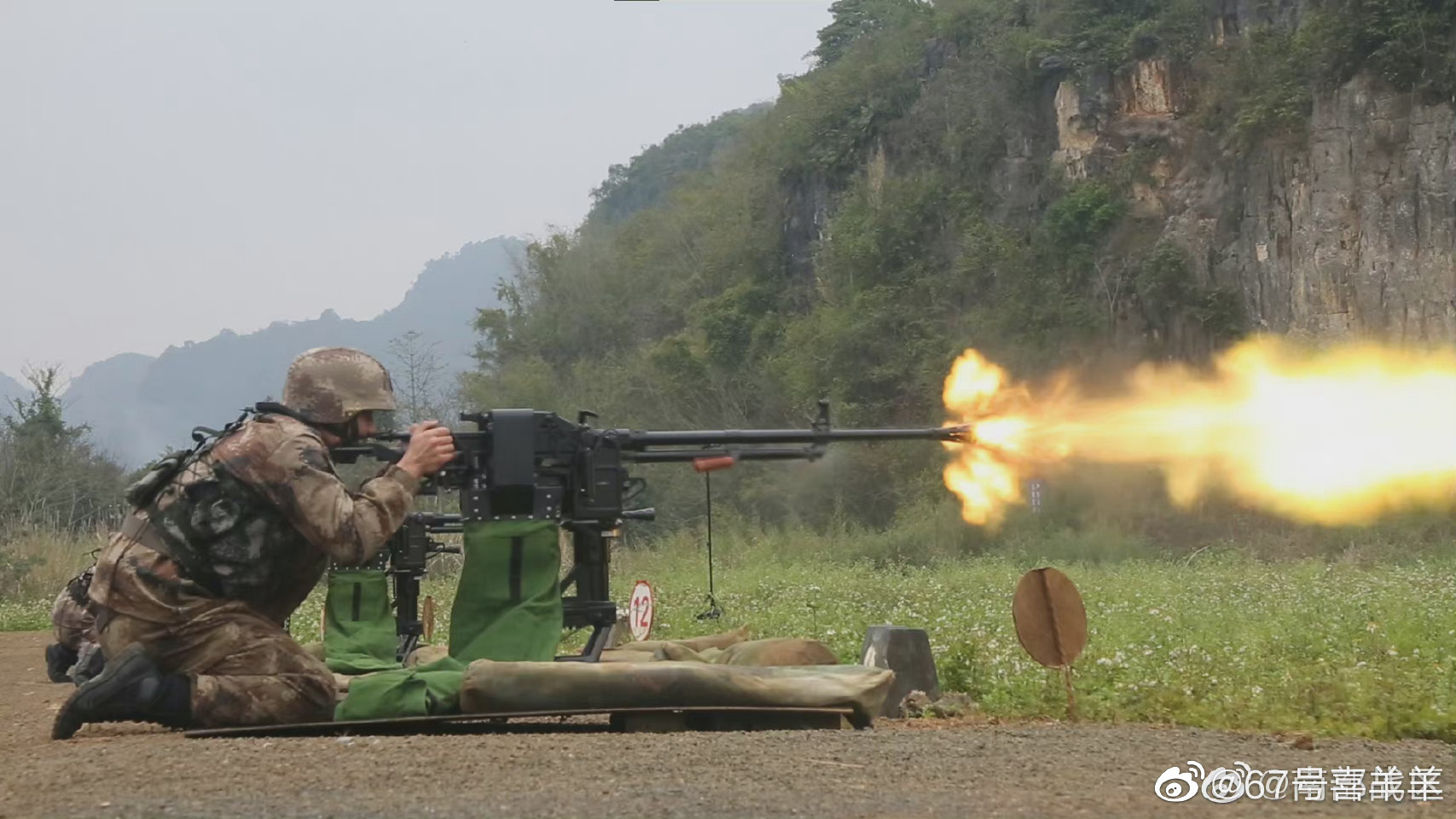 知道这些口吐火舌的机枪是哪种类型的吗