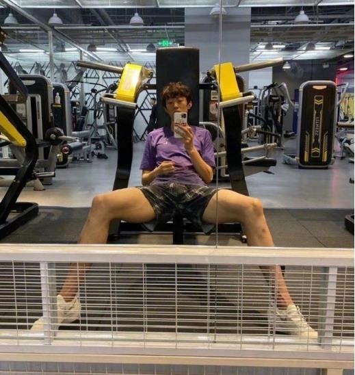 摸高382米参加商业活动被开除的张国伟为何不尝试打野球捞金