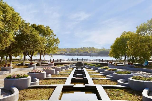 毕业季来了，一起来海湾拍出超好看的毕业照吧休闲区蓝鸢梦想 - Www.slyday.coM