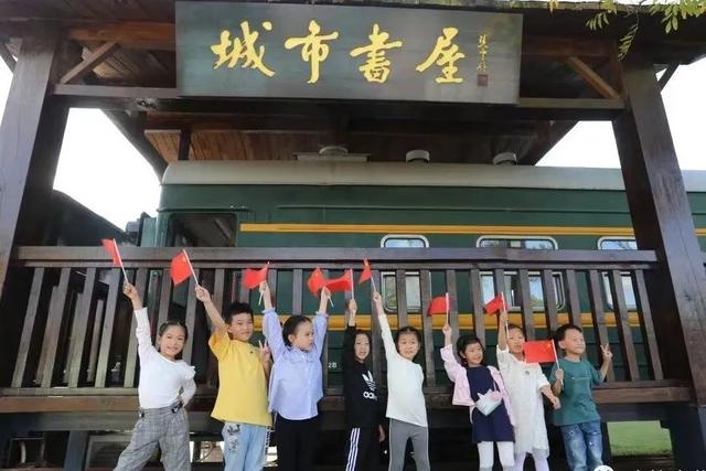 毕业季来了，一起来海湾拍出超好看的毕业照吧休闲区蓝鸢梦想 - Www.slyday.coM