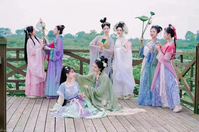 毕业季来了，一起来海湾拍出超好看的毕业照吧休闲区蓝鸢梦想 - Www.slyday.coM