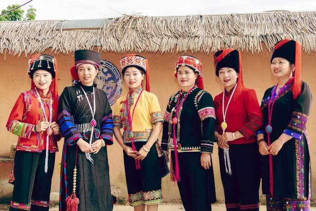 云南哈尼族染龙蛋是食物也是饰物还是玩具