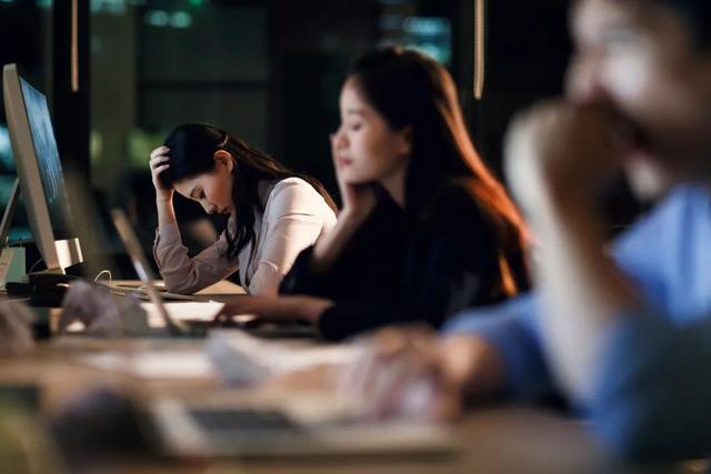 痛心！22岁女孩连续熬夜加班猝死，有这些征兆要当心→休闲区蓝鸢梦想 - Www.slyday.coM