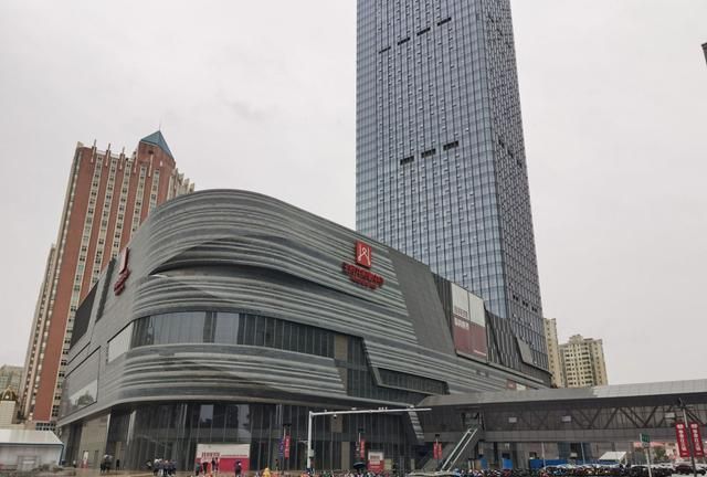南昌也有一座王府井购物中心,人气不敌北京,设计精致但顾客稀少|王府