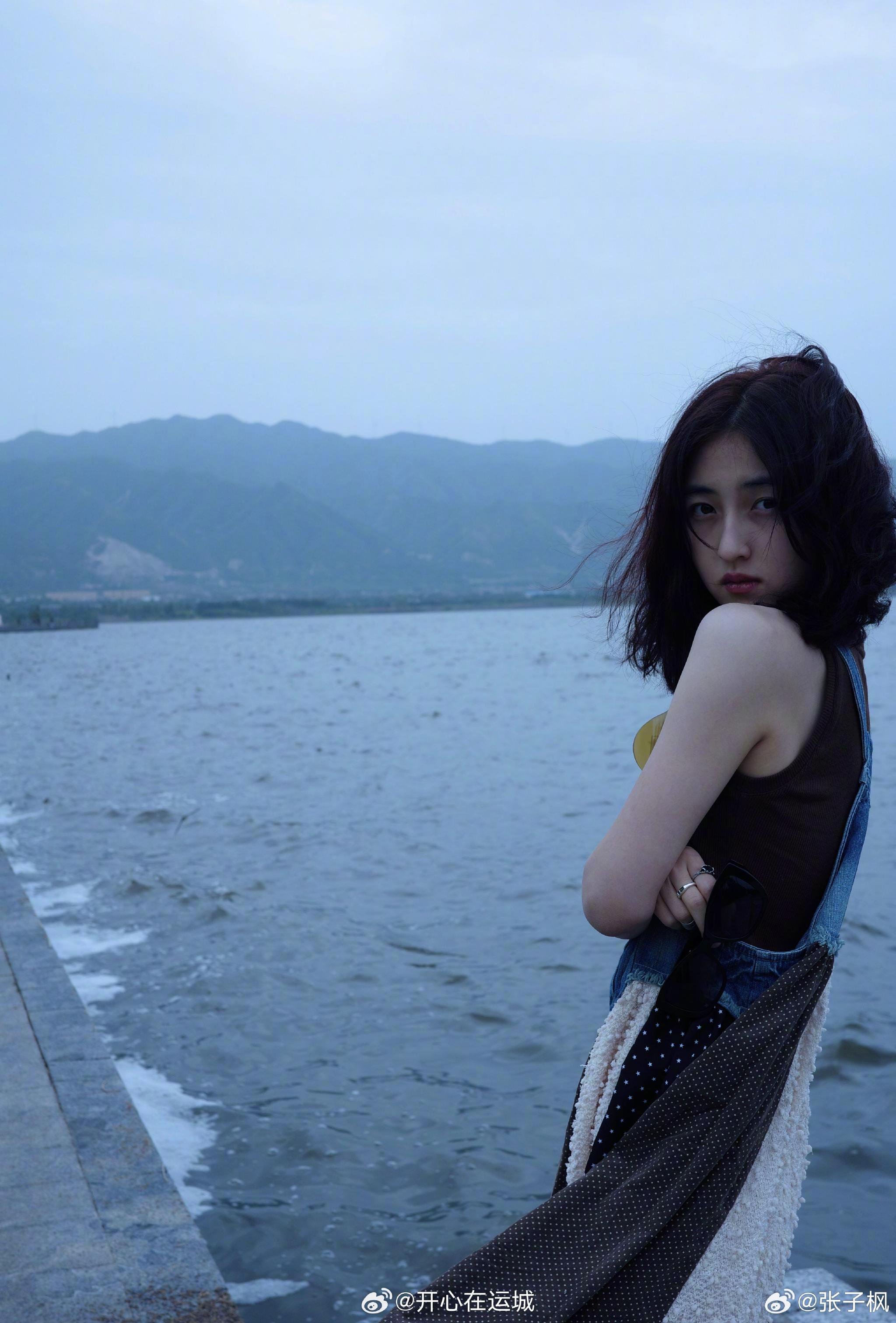 张子枫打卡运城盐湖|运城盐湖|张子枫|太美_新浪新闻