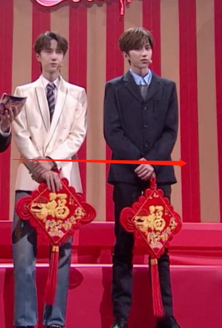 王一博蔡徐坤同框,粉丝"公开处刑",生图有人颜值要加油了