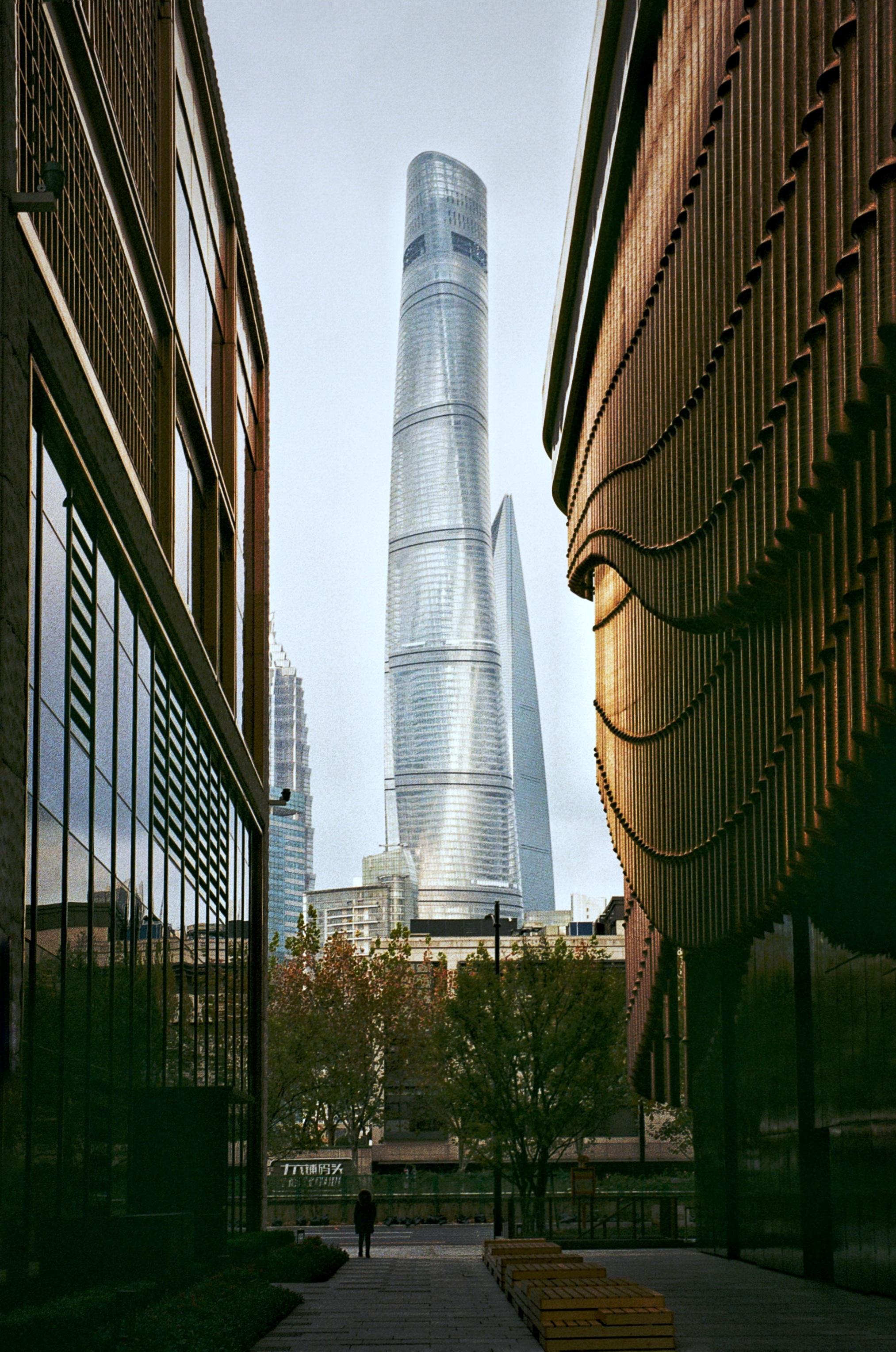 外滩bfc 复星艺术中心 :徕卡r6 28-70rom :富士c200