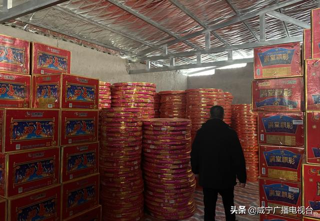 市公安局治安支队治安大队大队长 李野:这三处非法储存点分别位于公路