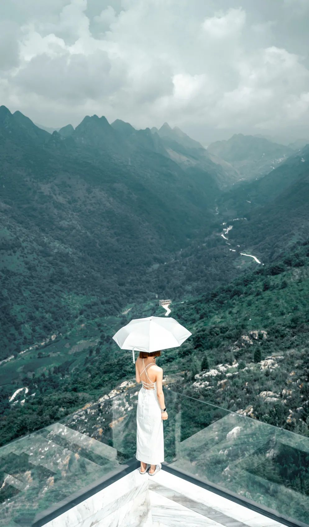 【特惠民宿】够野够网红！这个悬崖民宿，去100次也不够休闲区蓝鸢梦想 - Www.slyday.coM