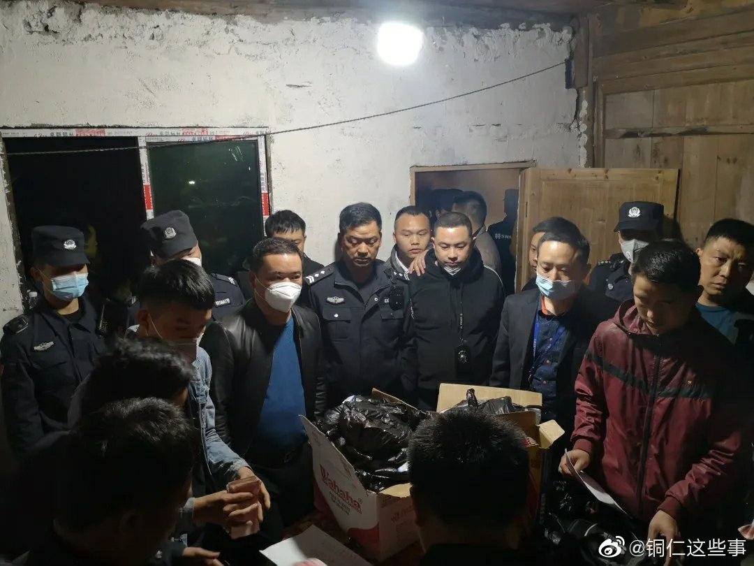 铜仁松桃警方捣毁一省界荒郊聚众赌博窝点