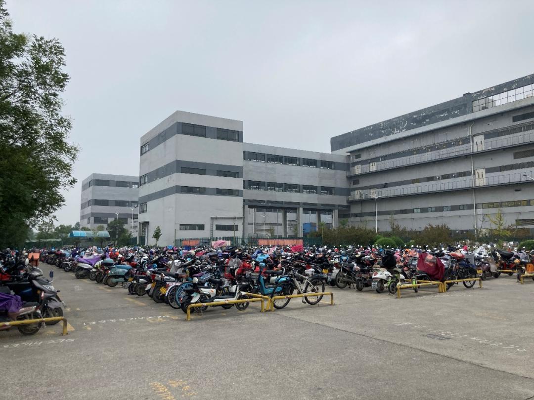 郑州富士康一个3000人厂区持续停工,经开厂区已全部复工(多图)
