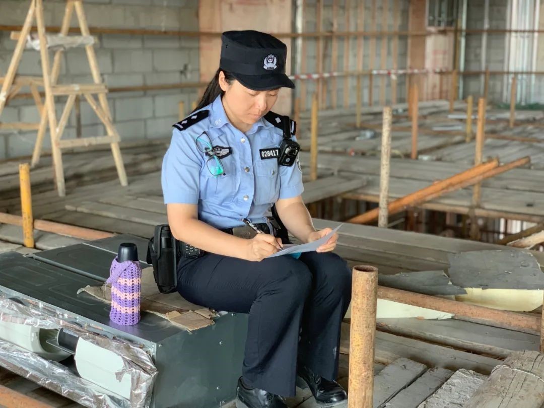 放弃央企工作北京王府井内勤女警一年帮助群众400次