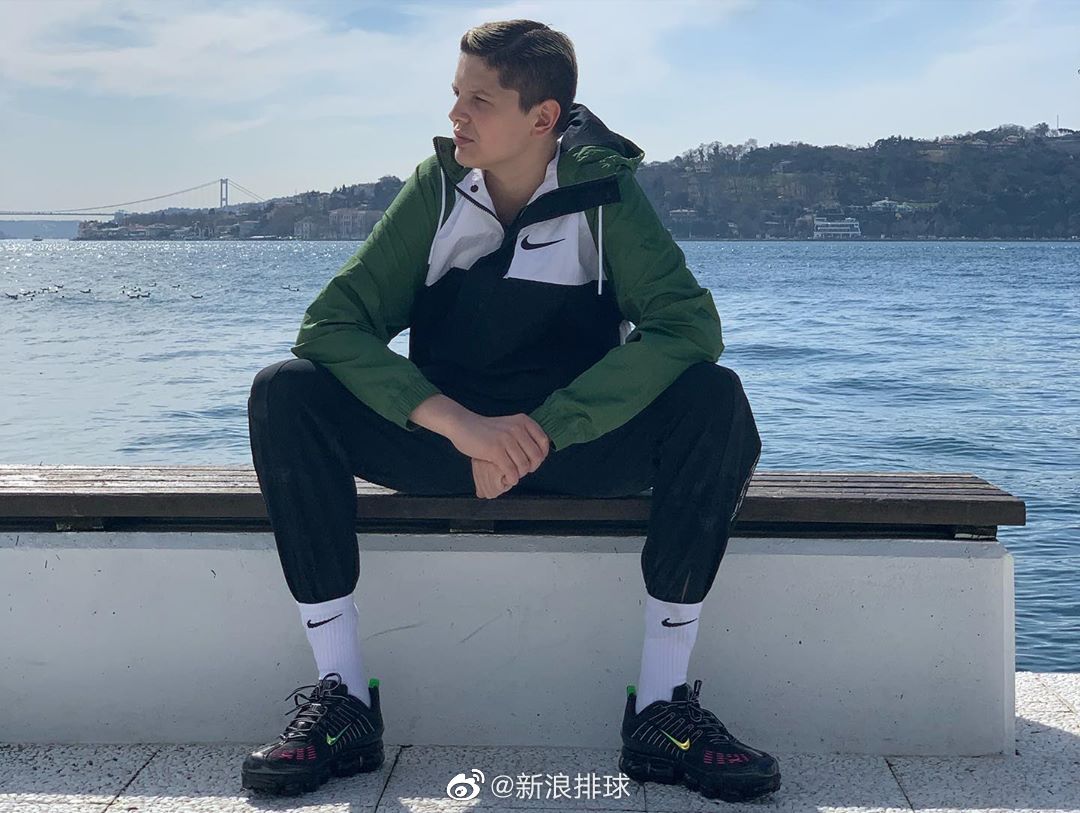 卡拉库尔特自拍,你们喜欢哪一款?