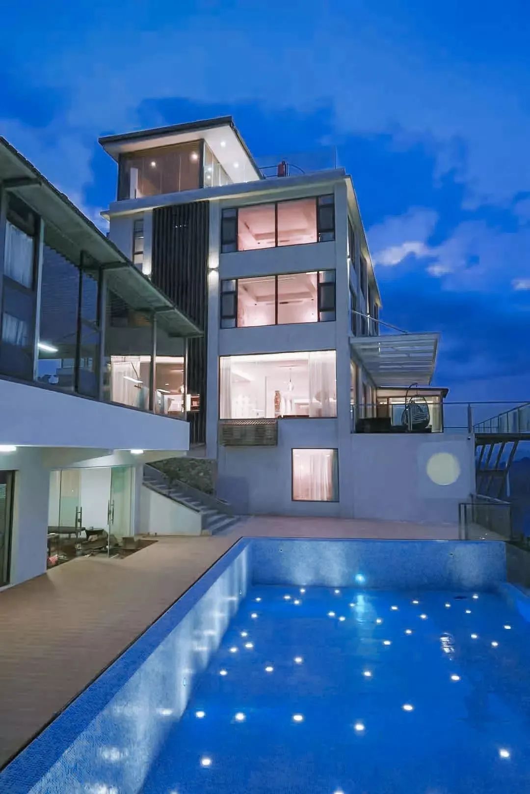 【特惠民宿】够野够网红！这个悬崖民宿，去100次也不够休闲区蓝鸢梦想 - Www.slyday.coM