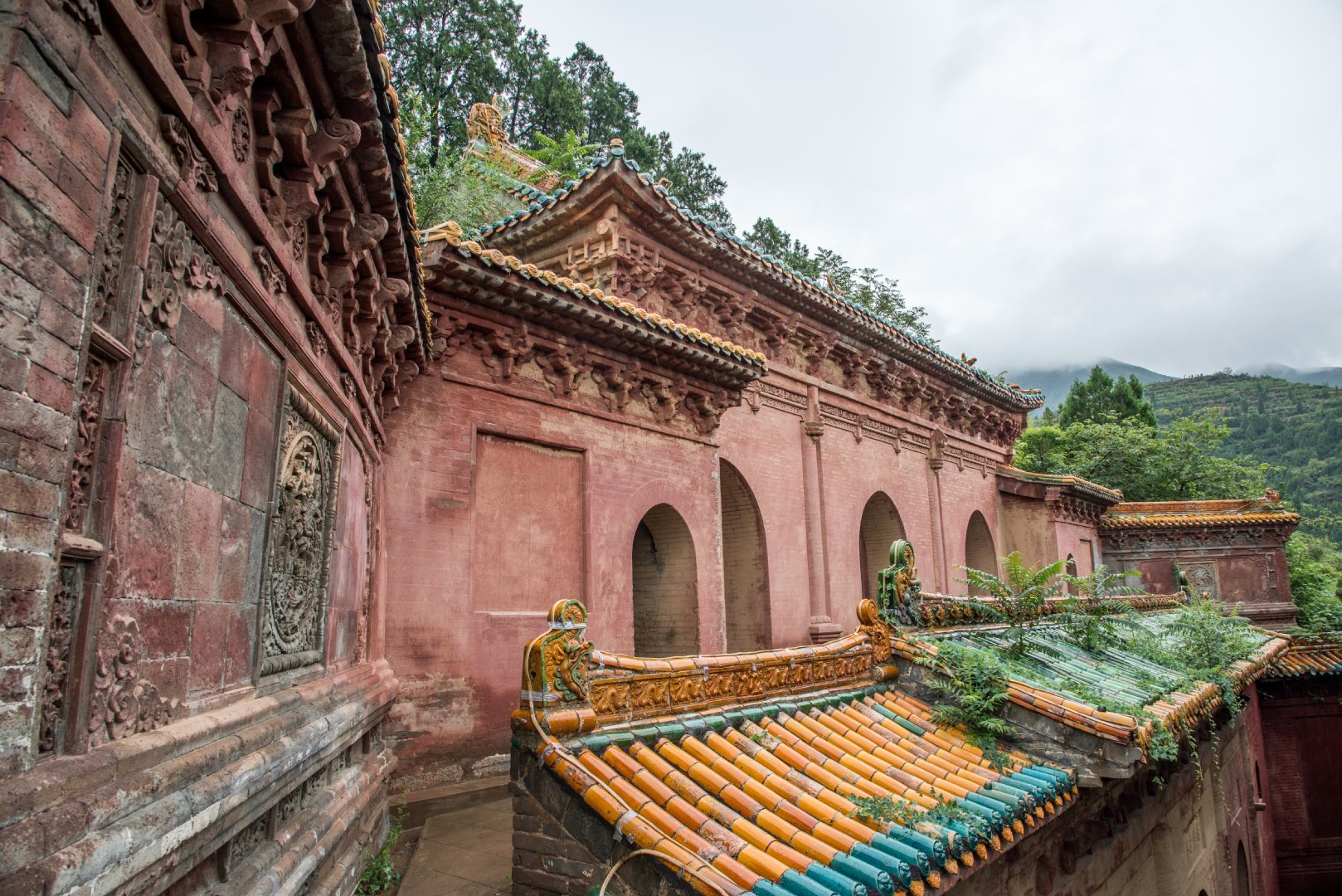 山西永济有座万固寺院落里最后一座建筑是明代的无梁殿