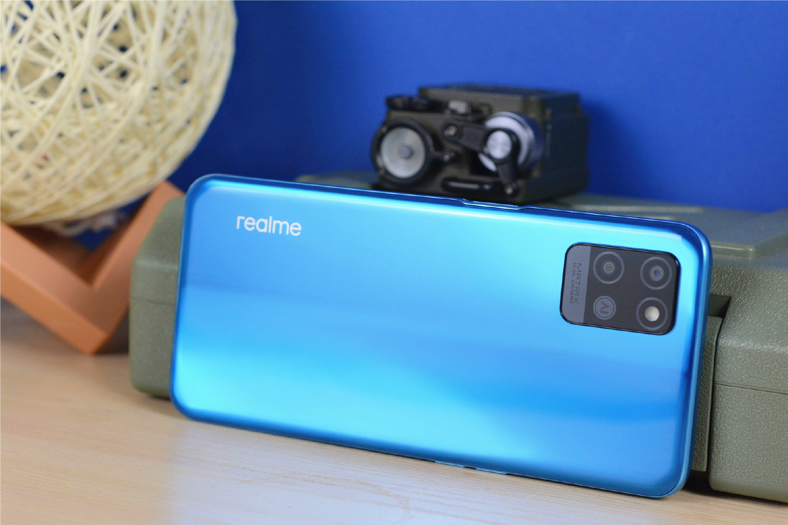 realmev11评测一亿像素拍照5000毫安电池还支持5g双卡双待