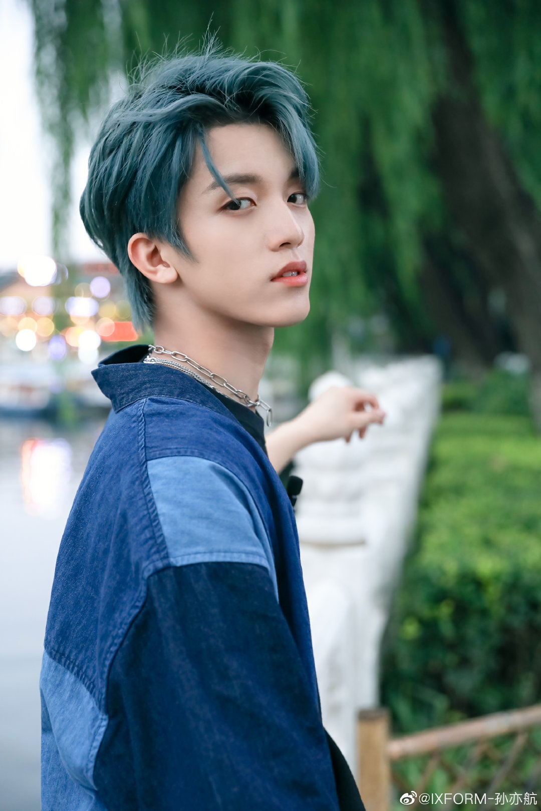 孙亦航微博更新: 公园很美,你更帅气啊!_高清图集_新浪网
