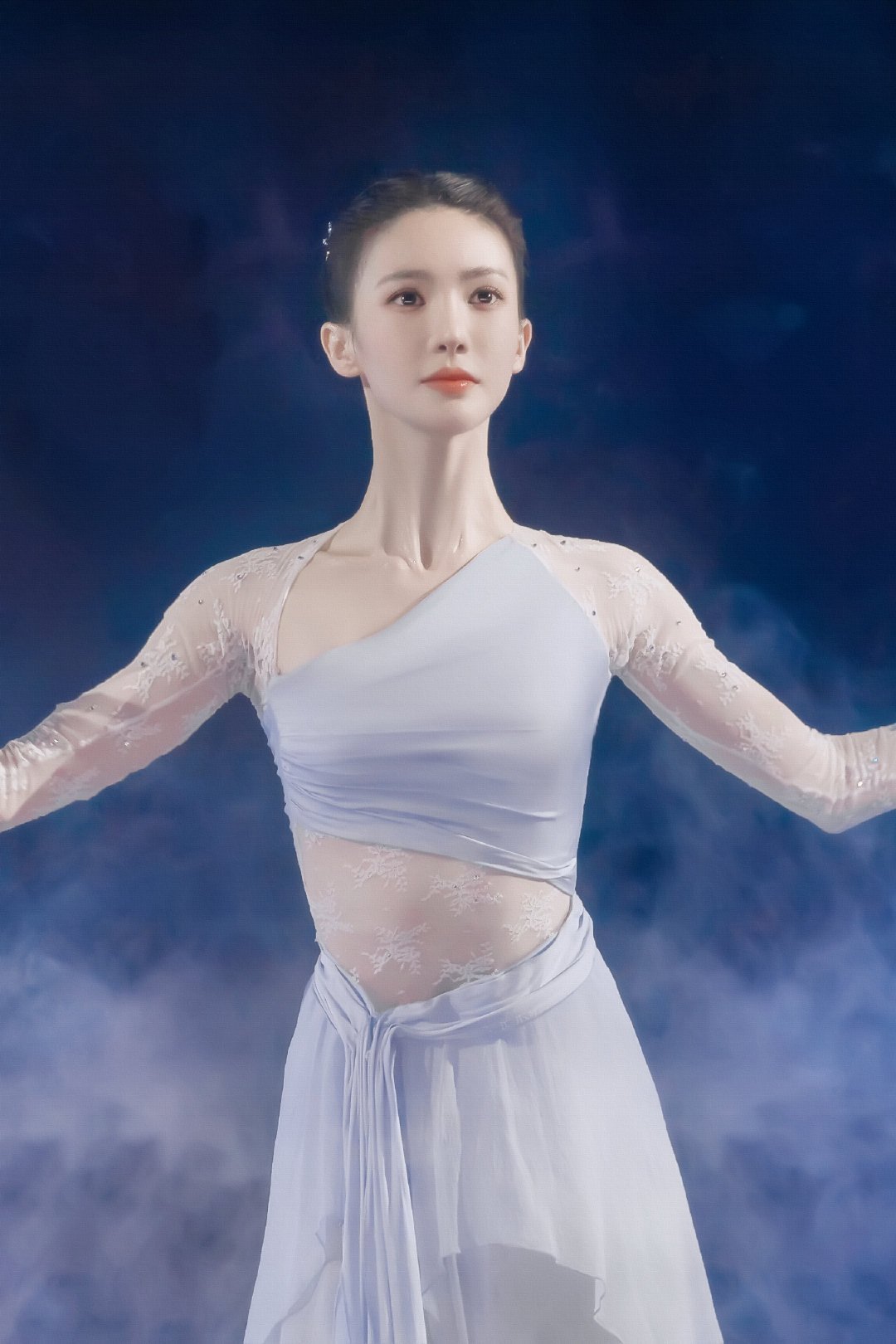 金晨水蓝系古典舞造型