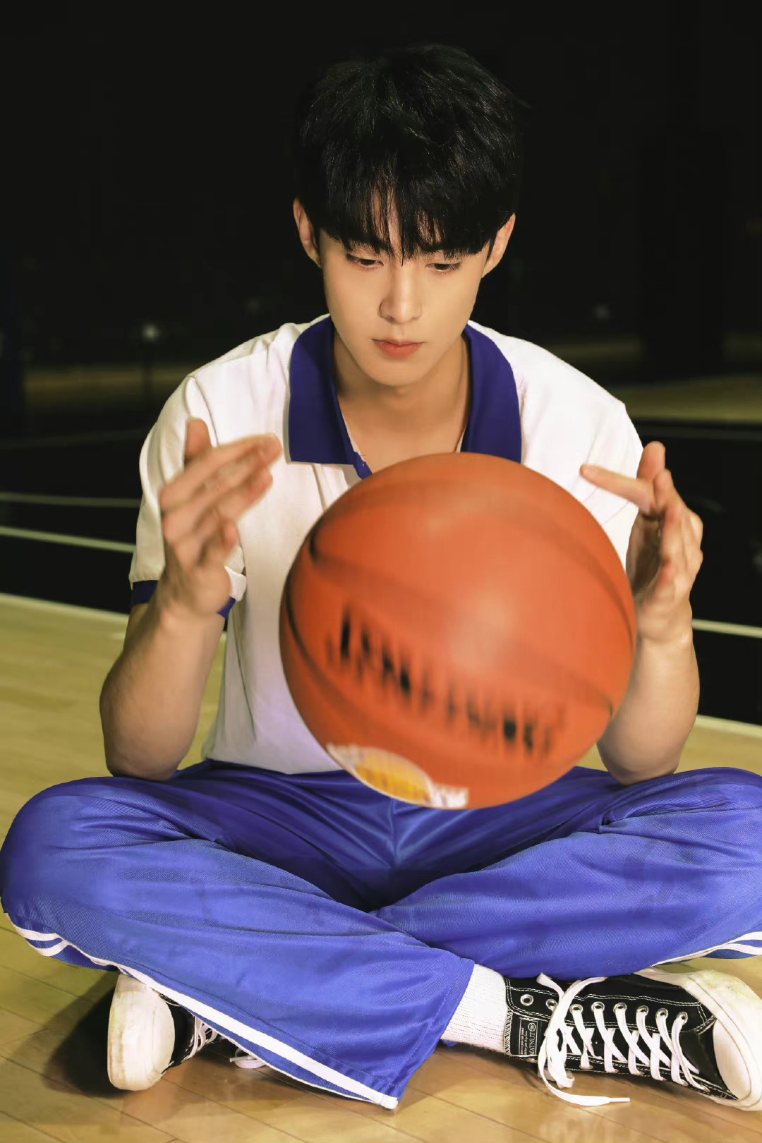 王鹤棣 校服写真__财经头条