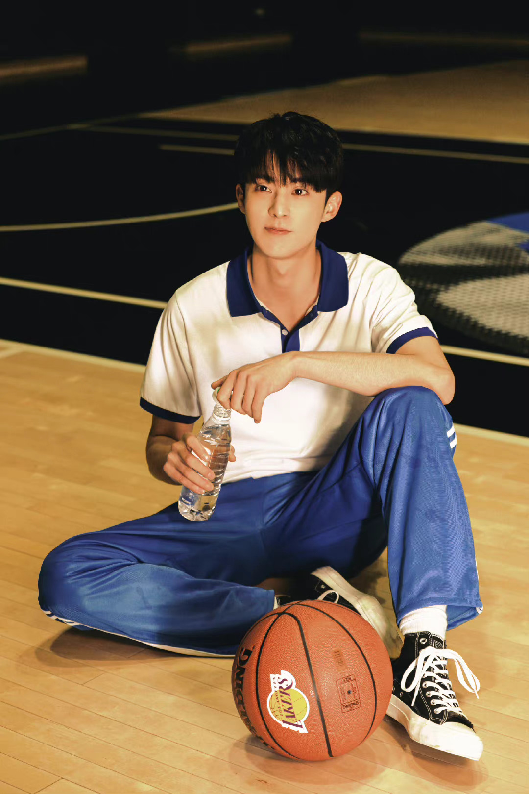 王鹤棣 校服写真__财经头条